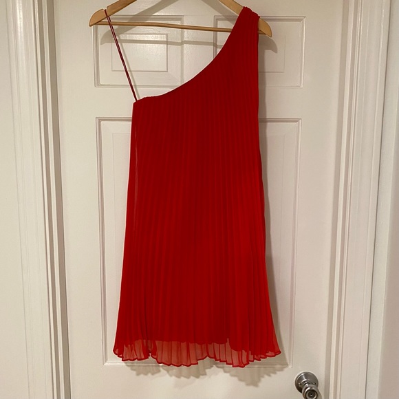 Likely One-Shoulder Red Pleated Mini Dress Sz 0 - Picture 2 of 7